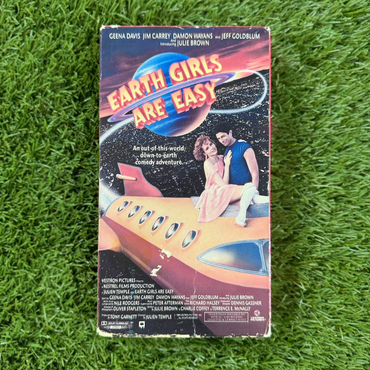 Earth Girls Are Easy VHS